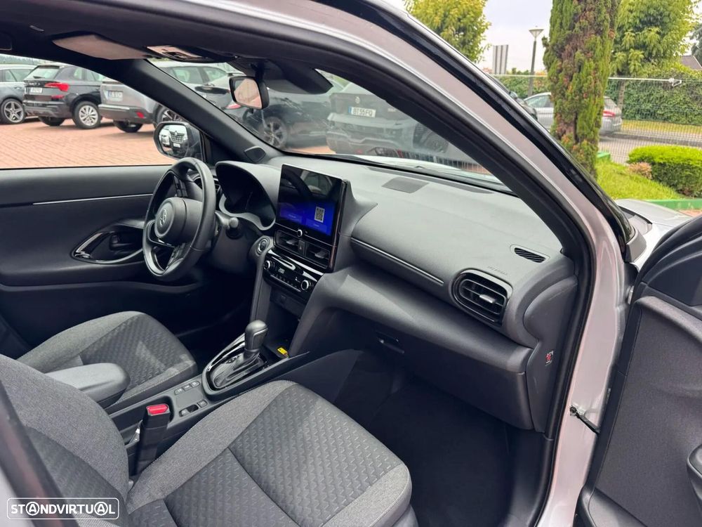 Toyota Yaris Cross 1.5 HDF Comfort Plus AWD - 32