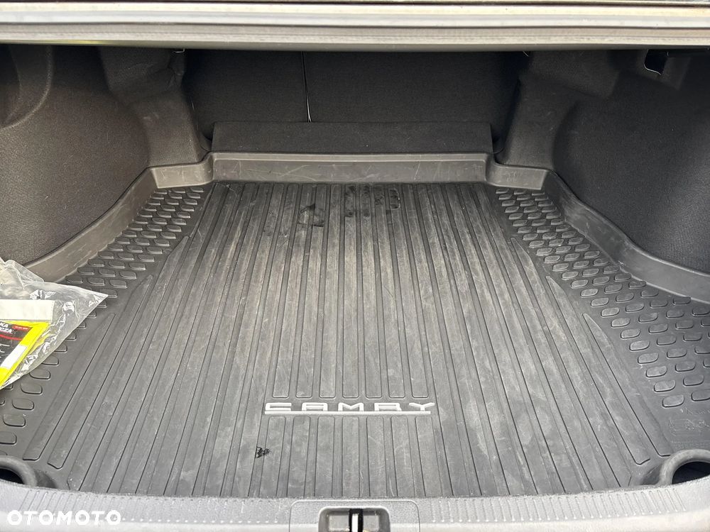 Toyota Camry 2.5 Hybrid Comfort CVT - 18