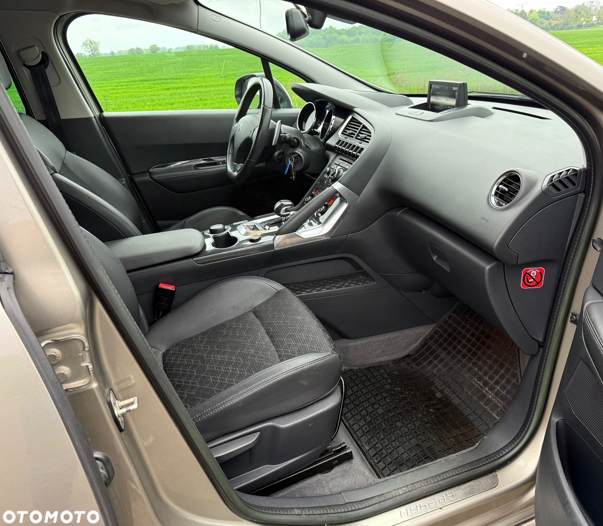 Peugeot 3008 2.0 HDi HYbrid4 - 12