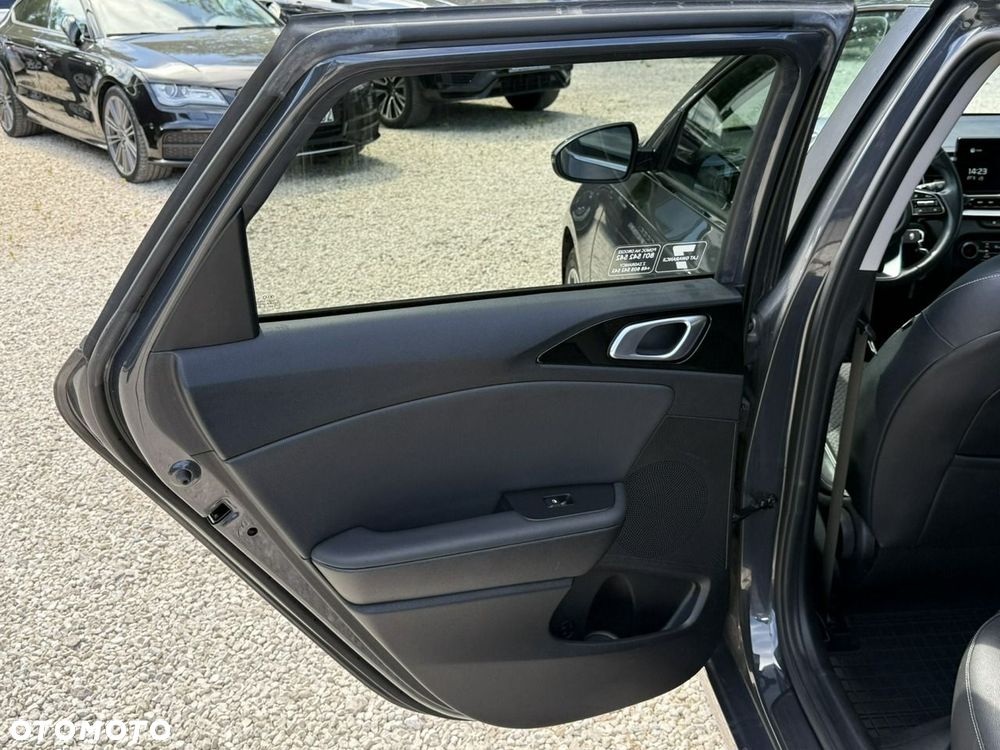 Kia Ceed - 16