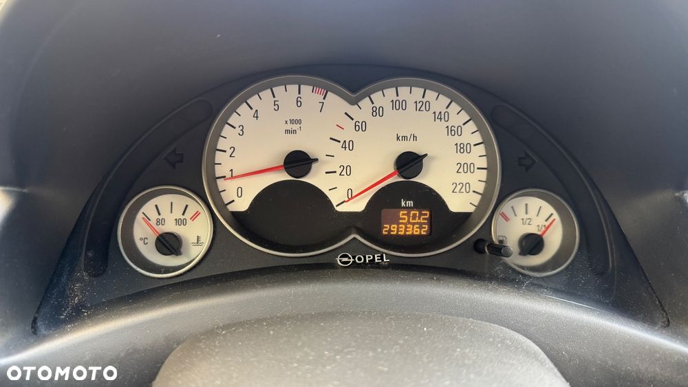 Opel Corsa 1.8 16V Sport - 10