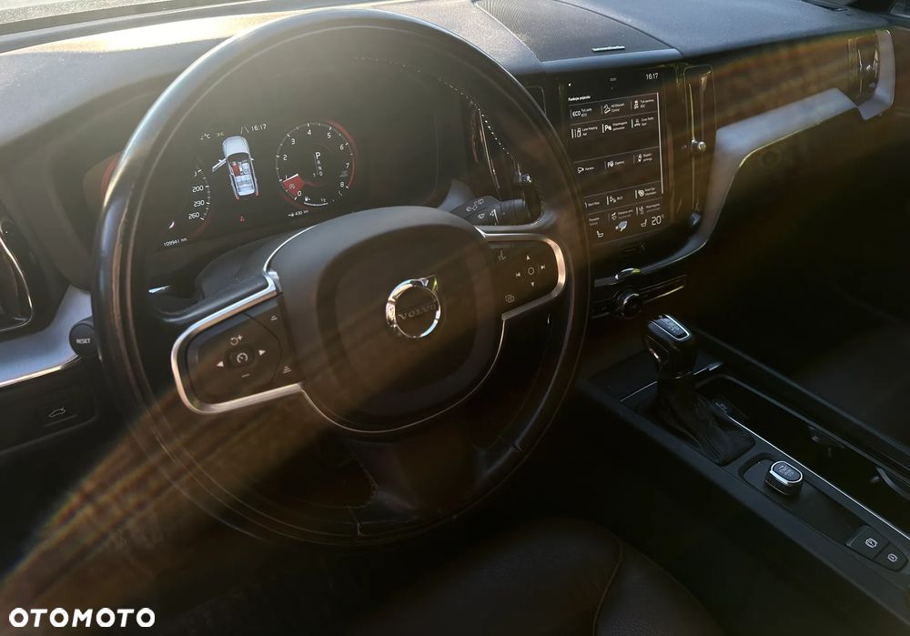 Volvo XC 60 T5 AWD Momentum - 7