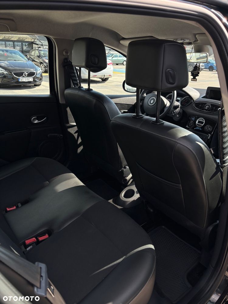 Renault Clio - 11