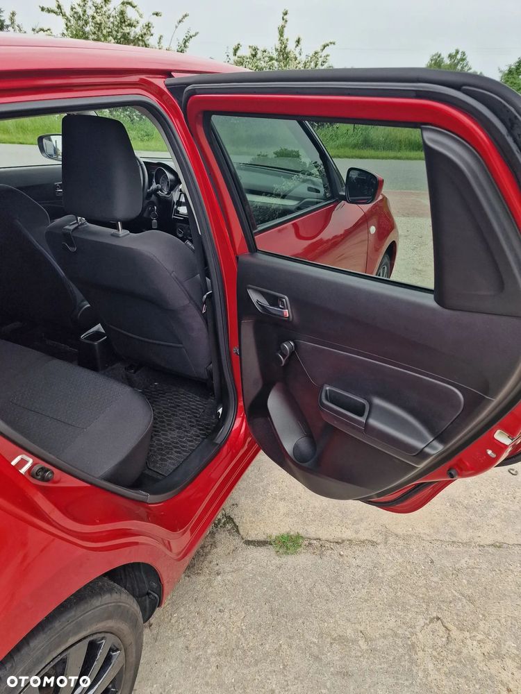 Suzuki Swift 1.2 Dualjet SHVS Premium Plus CVT - 11