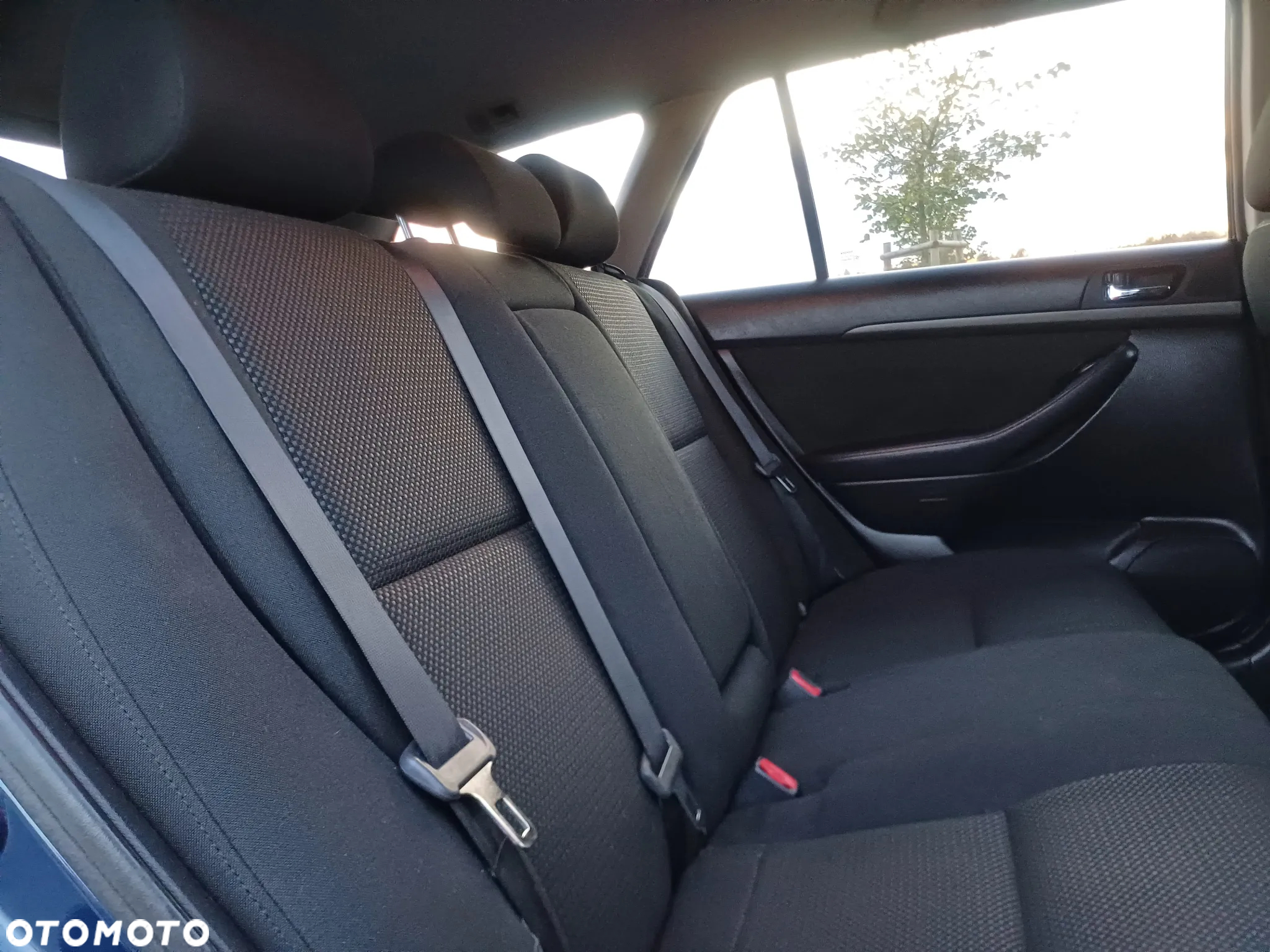 Toyota Avensis 2.0 D-4D Combi - 25