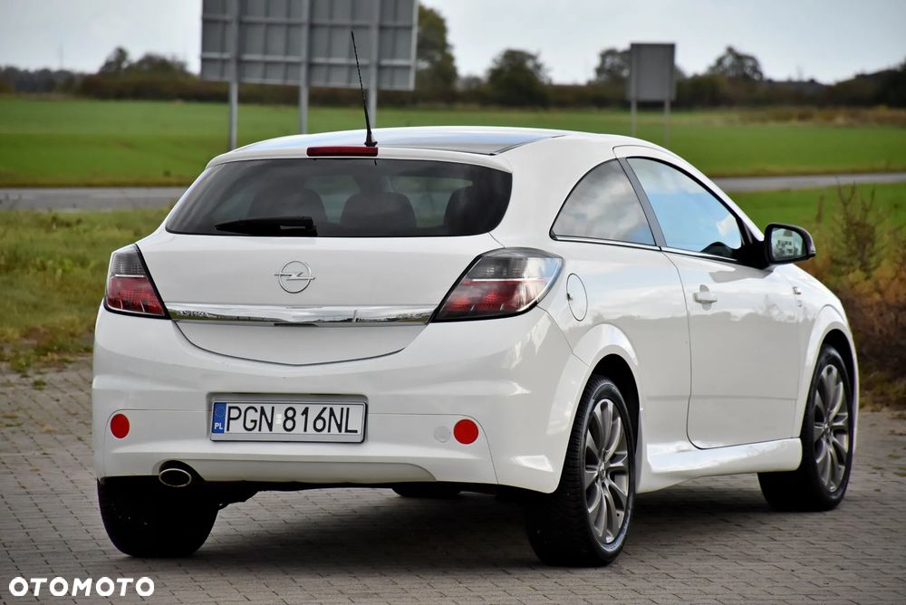Opel Astra 1.6 Black&White - 9