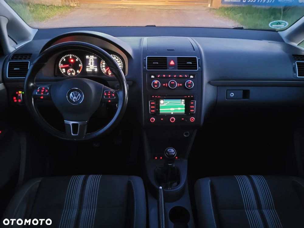Volkswagen Touran 2.0 TDI DPF MATCH - 9