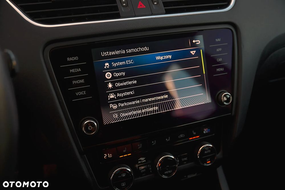 Skoda Octavia 1.6 TDI DSG Ambition - 32