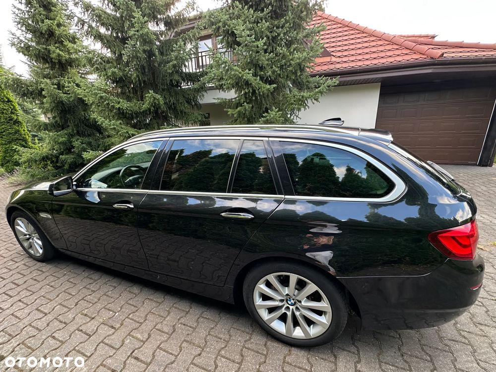 BMW Seria 5 525d xDrive Sport-Aut - 9