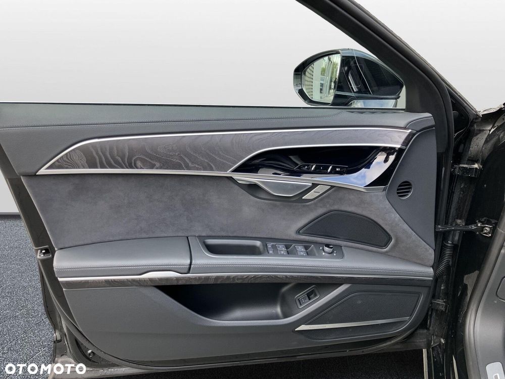Audi A8 - 30