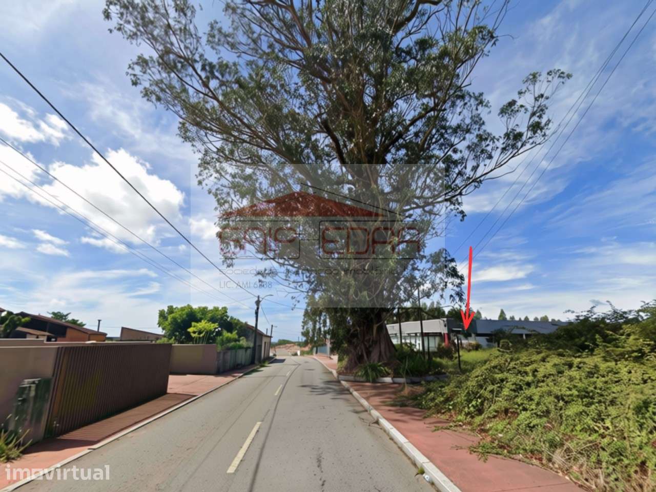 Terreno urbano com 3500m², acesso pavimentado e utilidades - Grande imagem: 2/12