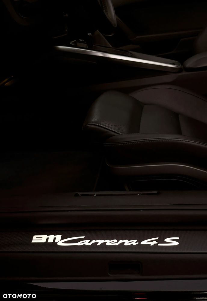 Porsche 911 Carrera 4S - 35