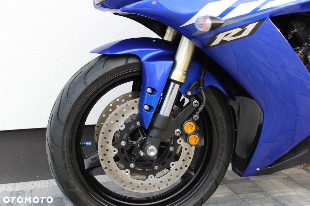 Yamaha R1 - 16
