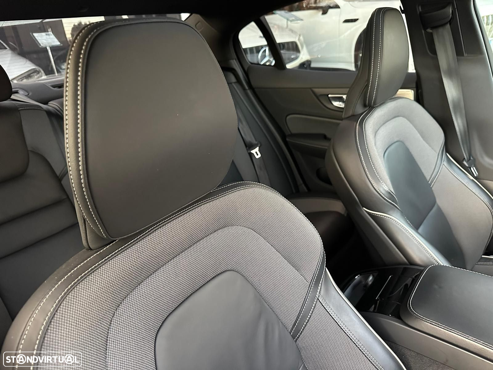 Volvo S60 2.0 T8 PHEV R-Design AWD - 25