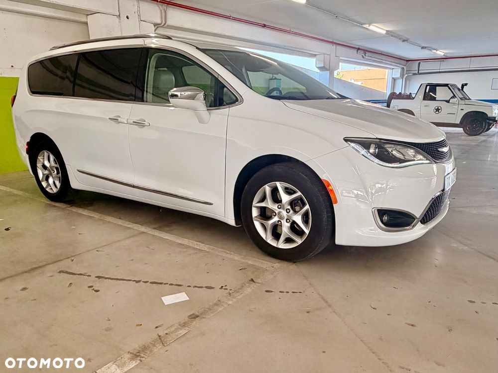 Chrysler Pacifica - 2
