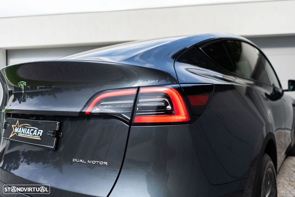 Tesla Model Y Long Range Dual Motor AWD - 29