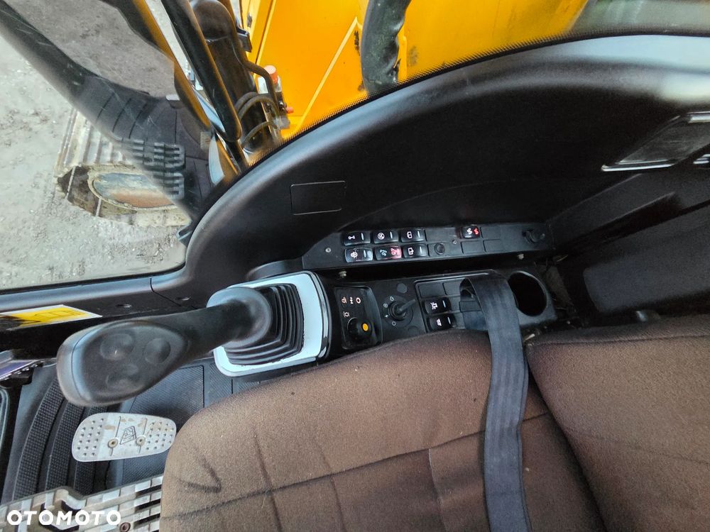 JCB JS130 - 13