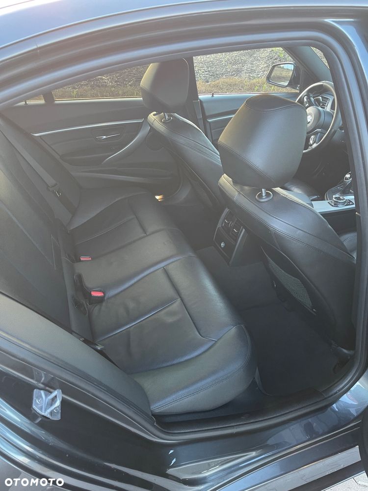 BMW Seria 3 320i Edition M Sport Shadow - 11