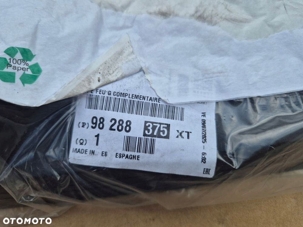 Peugeot 2008 II listwa pod lampę tylną lewa.2019- - 3