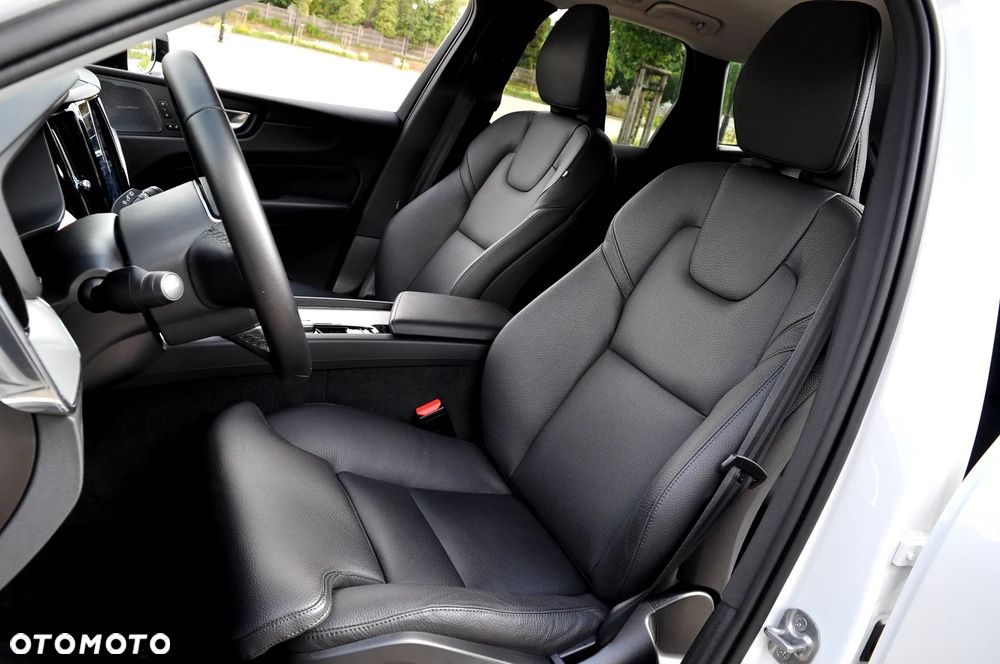 Volvo XC 60 B5 B AWD Plus Dark - 23