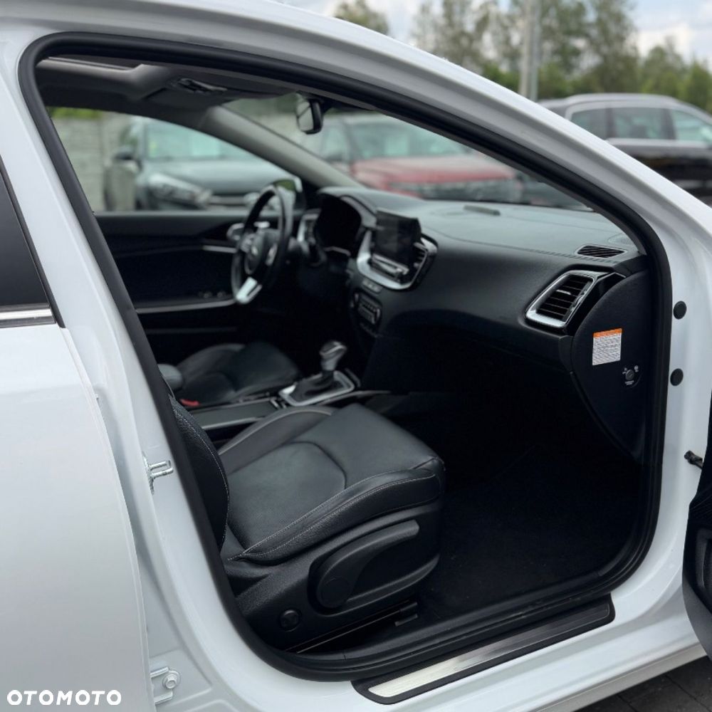 Kia Ceed - 38