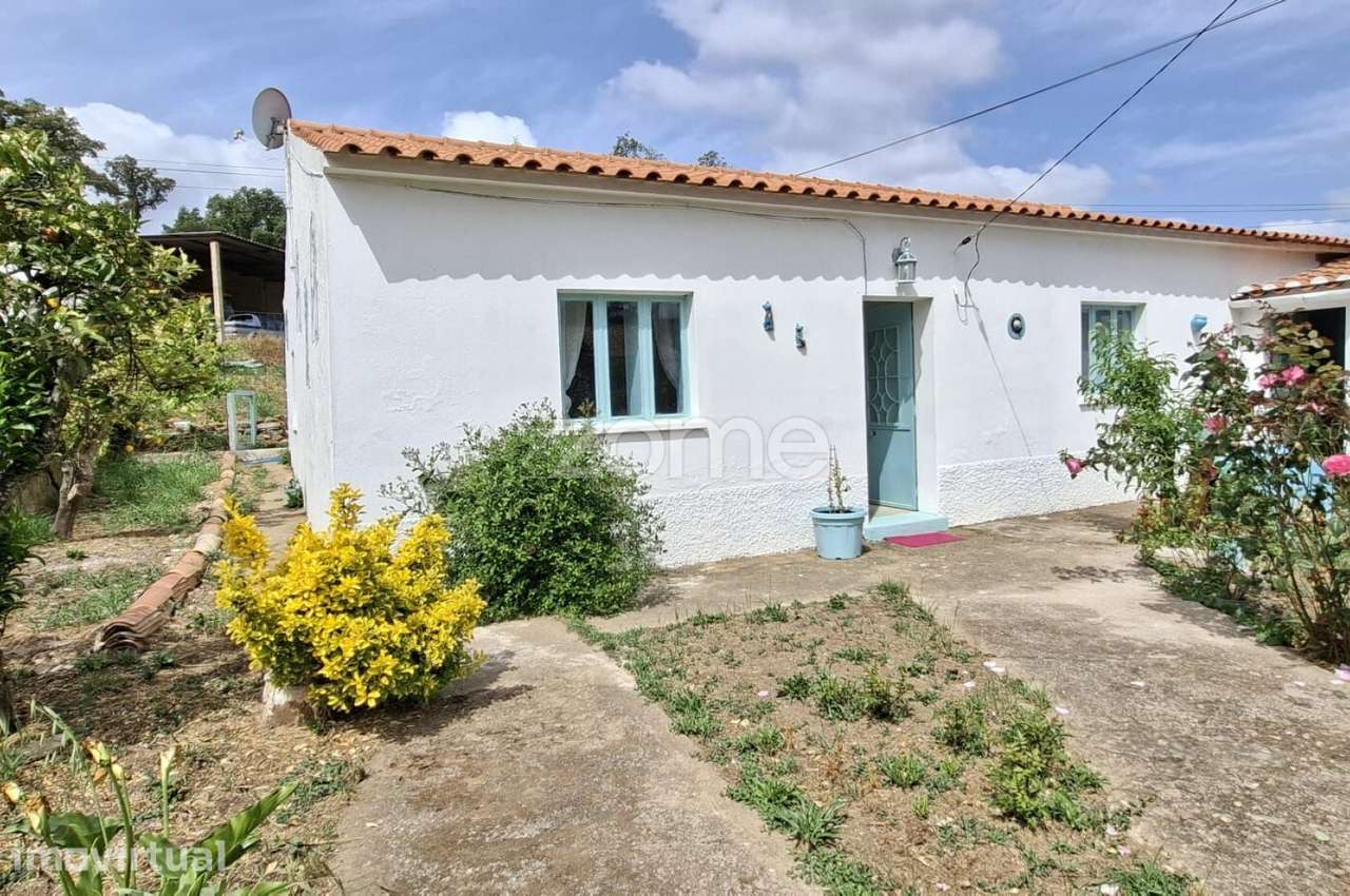 Moradia T4 com Jardim e Vista para Ribeiras – Pronta a Habitar