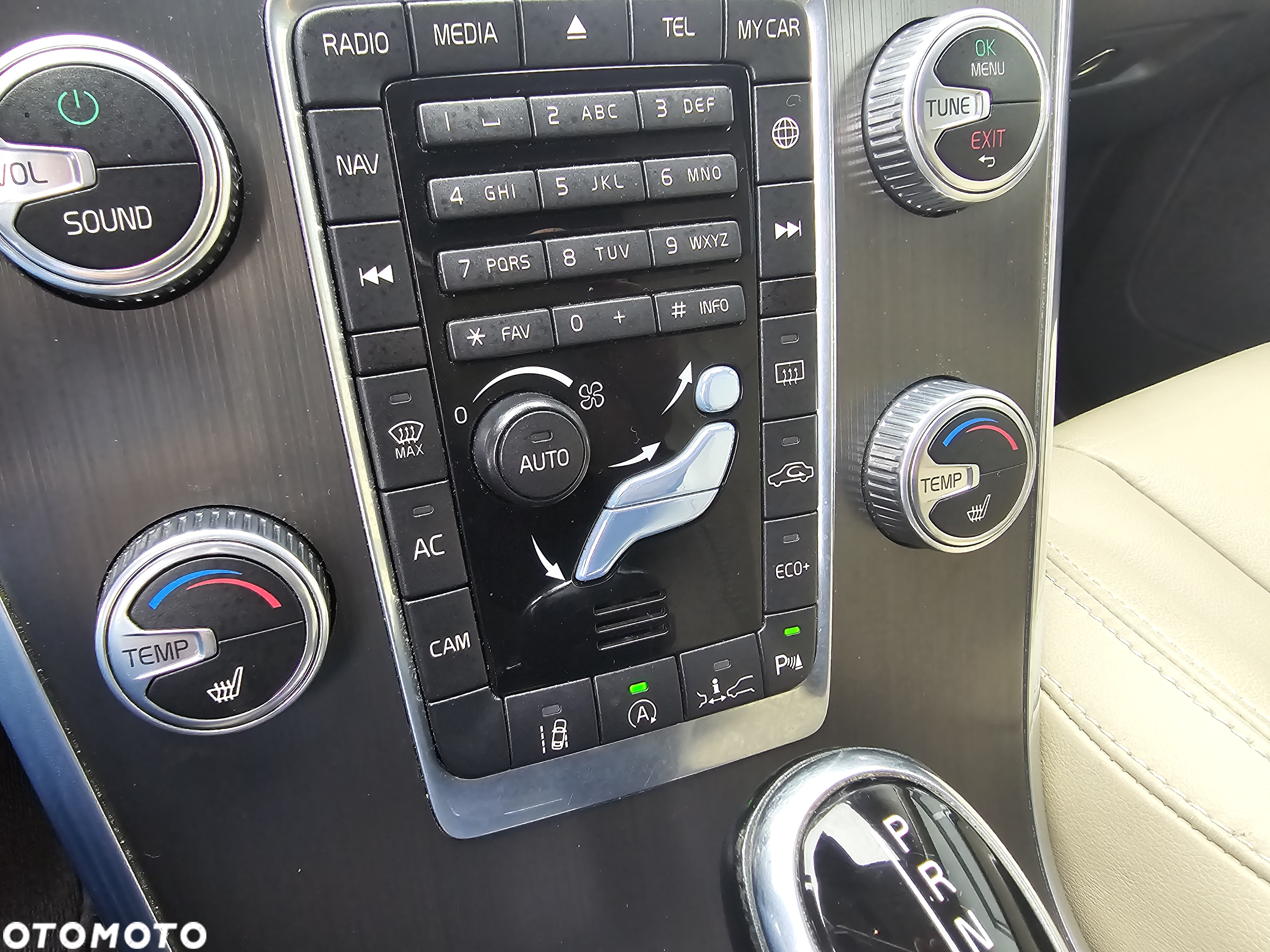 Volvo XC 60 D3 Geartronic Momentum - 27