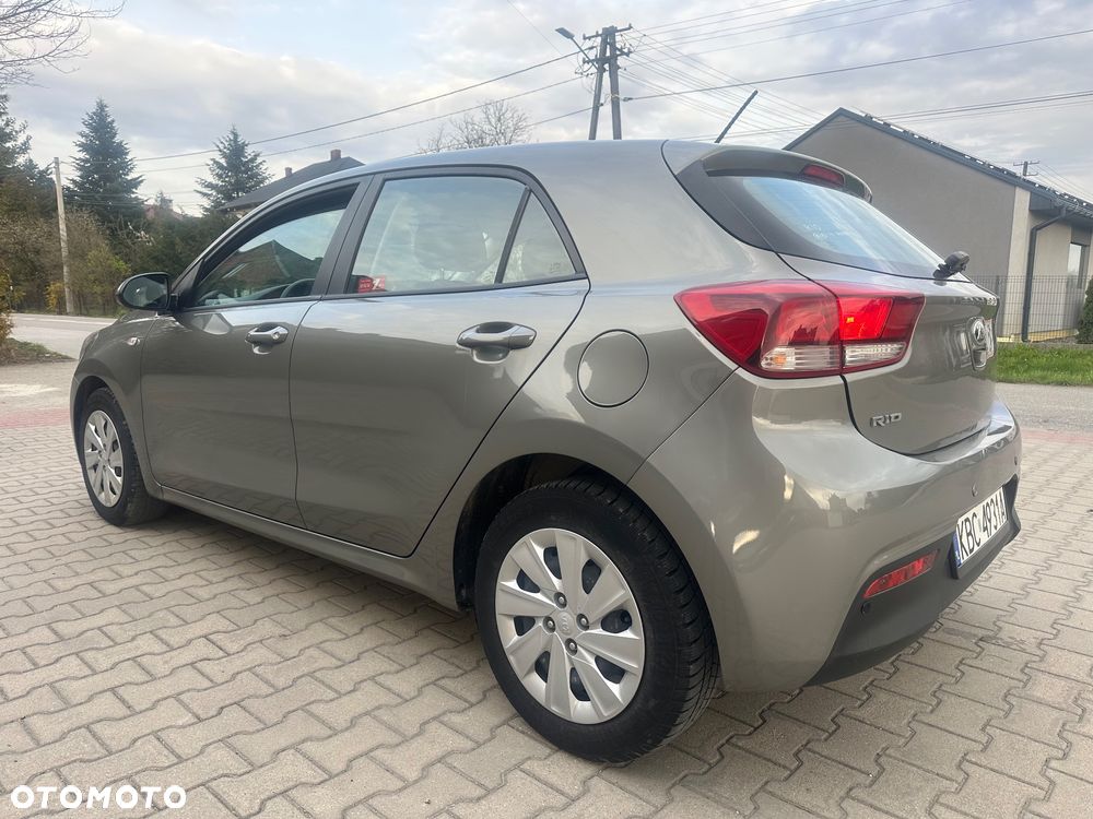 Kia Rio 1.2 L - 12