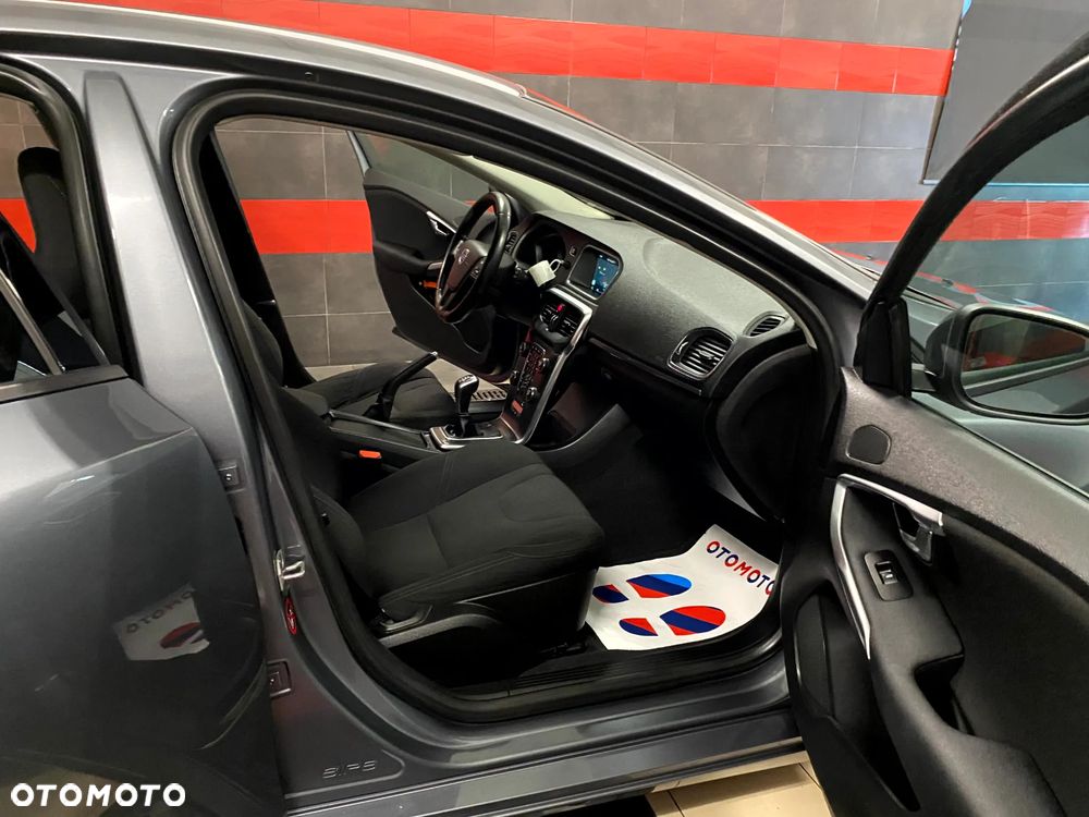 Volvo V40 D3 Summum - 18