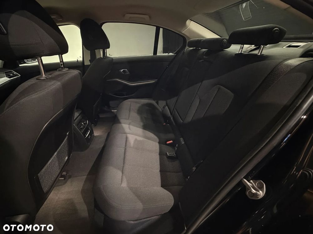 BMW Seria 3 318i - 10