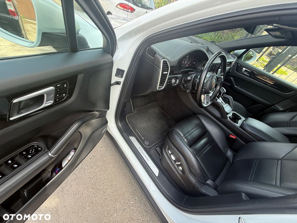 Porsche Cayenne Platinum Edition - 18