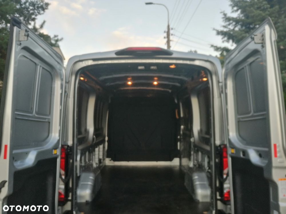 Ford Transit - 12