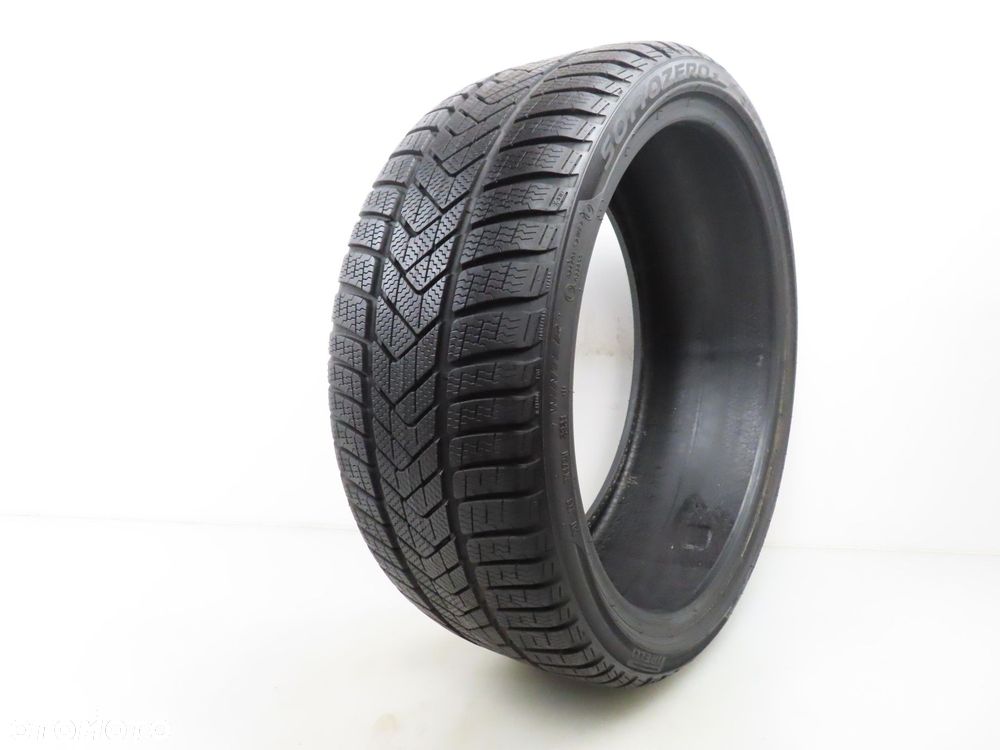 235/35R20 OPONA ZIMOWA Pirelli SottoZero 3 Winter 92W XL - 1