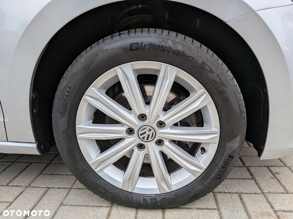Volkswagen Touran - 4