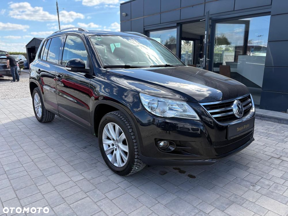 Volkswagen Tiguan - 1