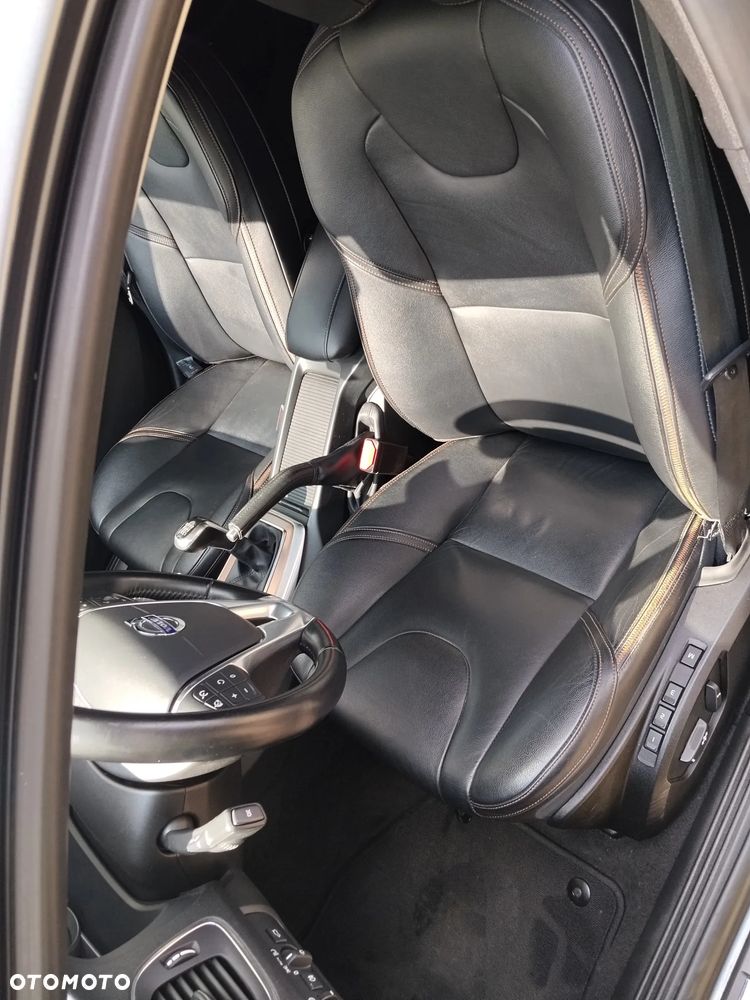 Volvo V40 Cross Country - 10
