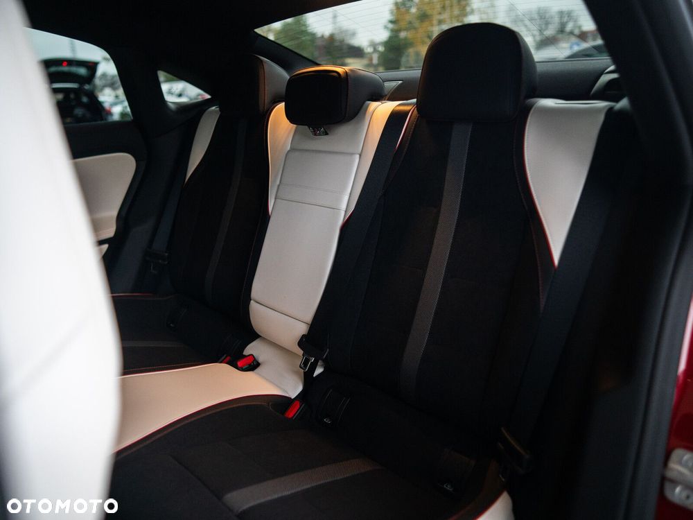 Mercedes-Benz CLA - 13
