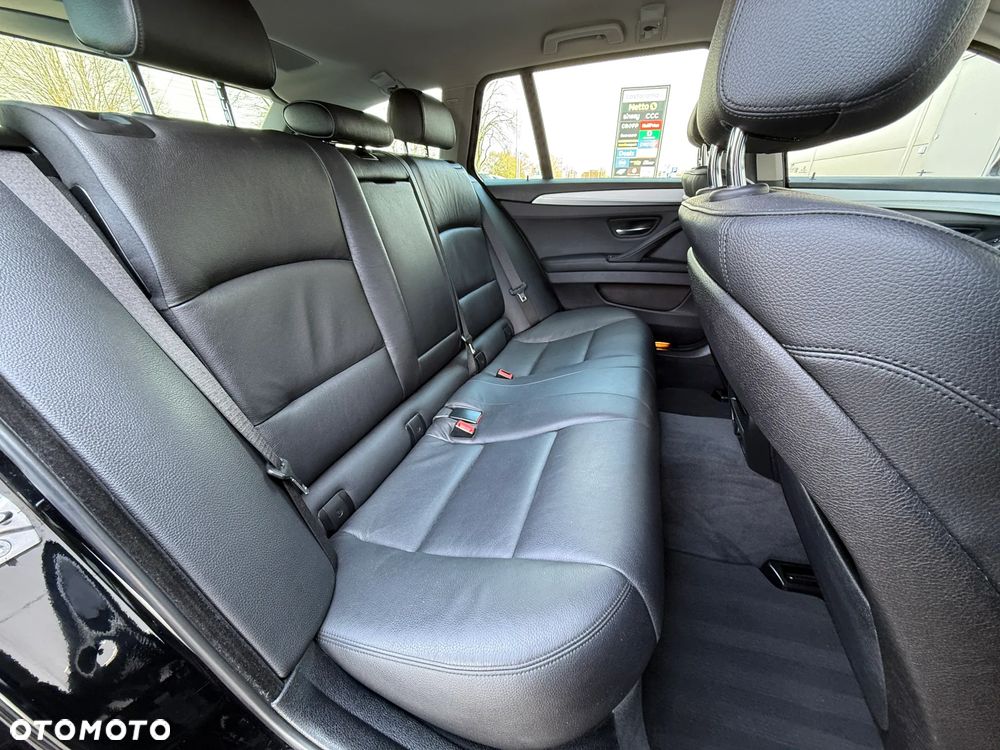 BMW Seria 5 520d xDrive - 28