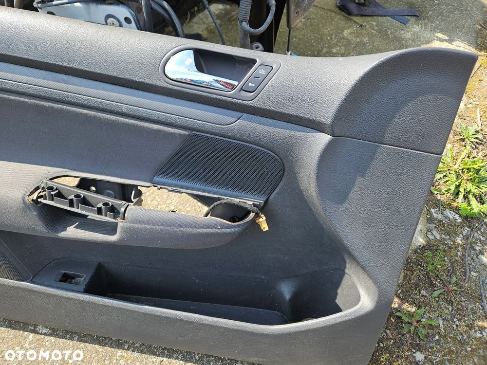 Tapicerka boczek drzwi lewy VW Golf 5 V 2006r 3d hatchback - 3