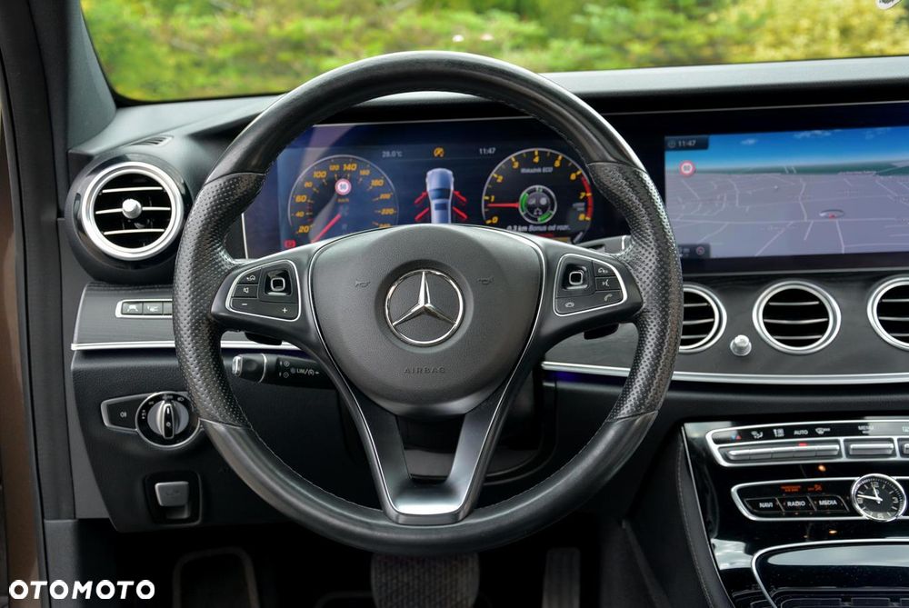 Mercedes-Benz Klasa E 250 9G-TRONIC - 25