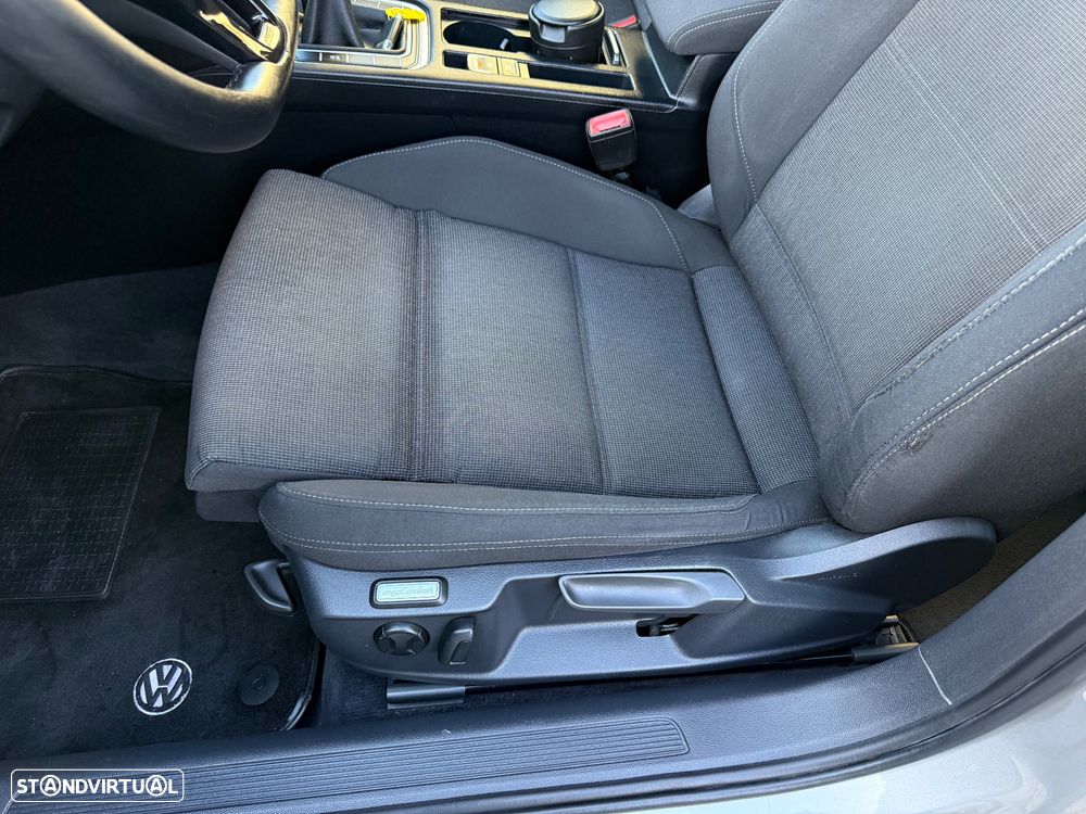 VW Passat 1.6 TDI Highline - 20
