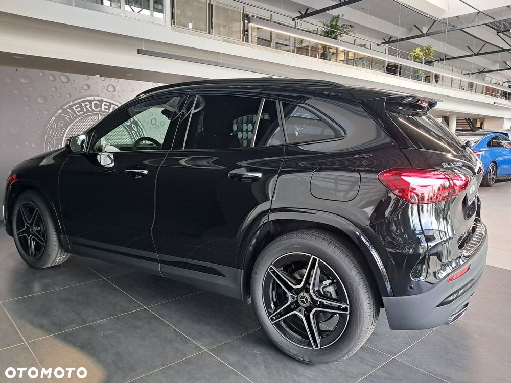 Mercedes-Benz GLA - 23