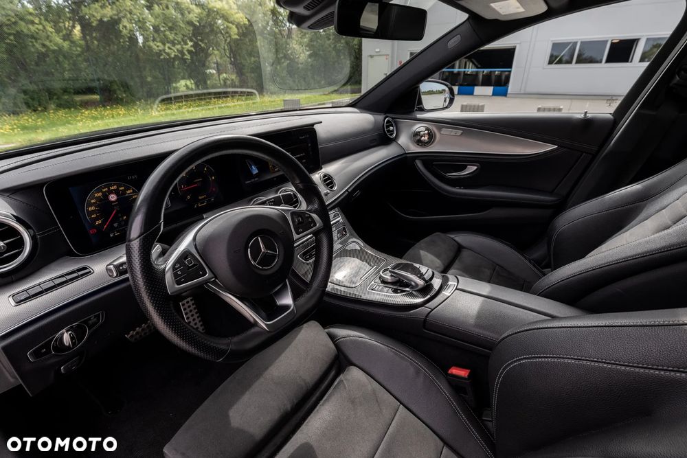 Mercedes-Benz Klasa E 220 d 4Matic T 9G-TRONIC AMG Line - 18