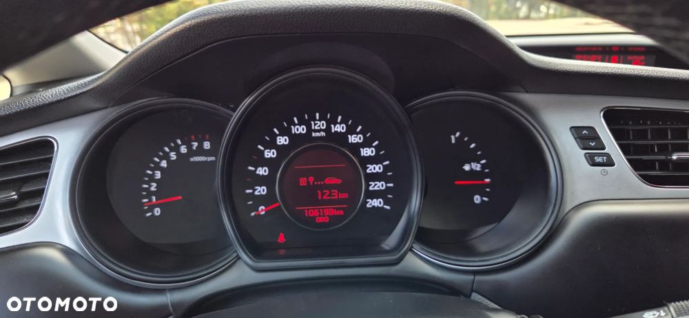 Kia Ceed 1.4 CVVT Dream-Team Edition - 21