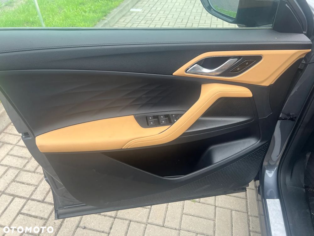 MG ZS - 15