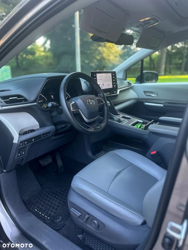 Toyota Sienna - 17