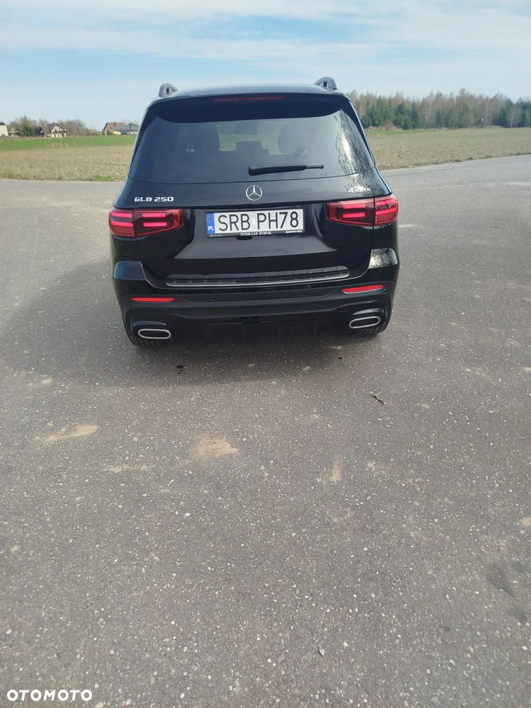 Mercedes-Benz GLB - 2