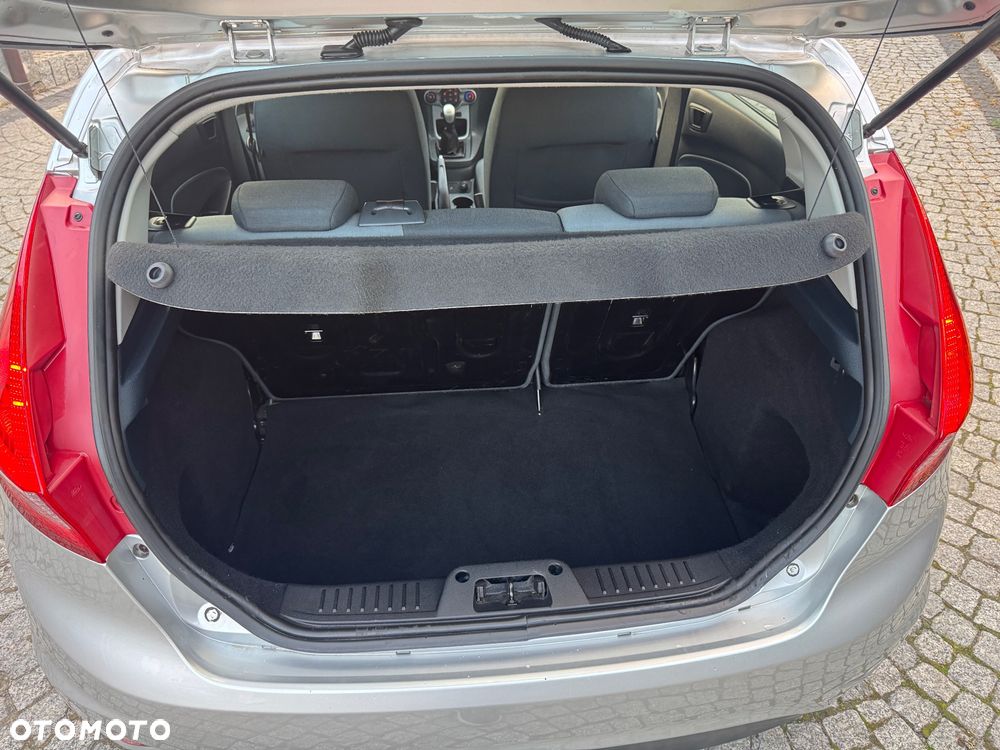 Ford Fiesta 1.25 Champions Edition - 34