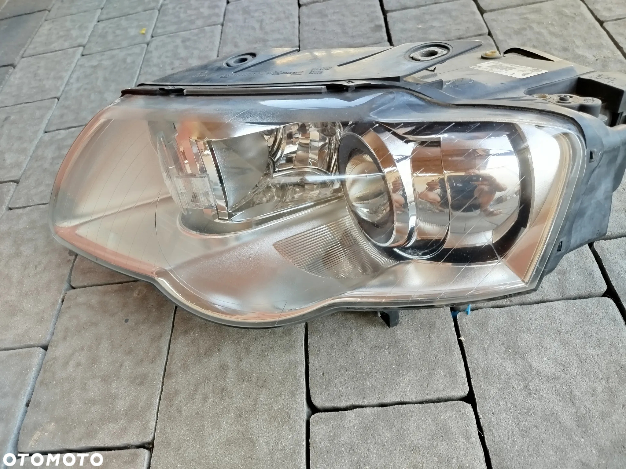 VW Passat B6 lampa przednia lewa  Xenon - 2