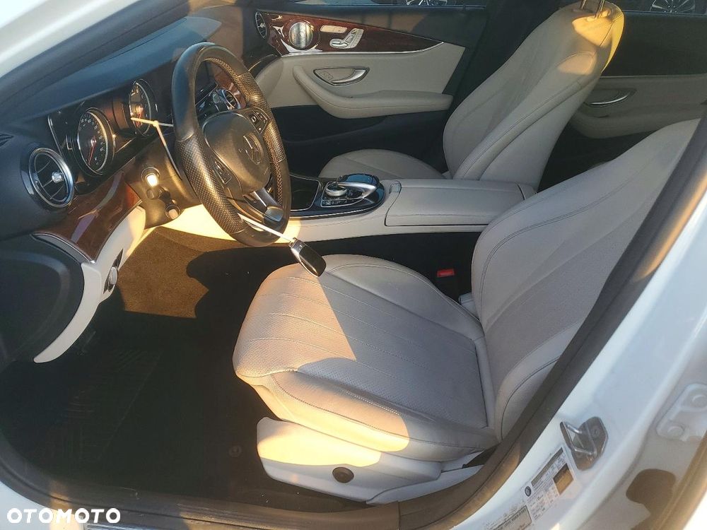 Mercedes-Benz Klasa E 300 9G-TRONIC Exclusive - 8